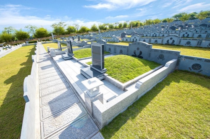 Burial plot for Buddhist/ Christian/ Free Thinker